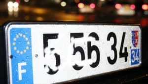 Plaque rétro-réfléchissante : comment ça marche