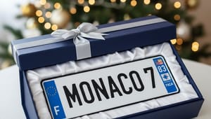 Idées cadeau passionné auto : la plaque personnalisée en tête