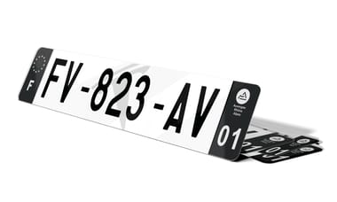 Plaque immatriculation noire Tesla logo fond