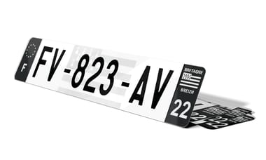 Plaque immatriculation noire fond logo Bretagne