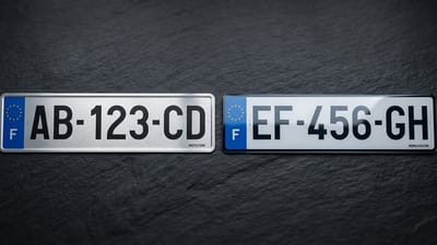 Plaque alu ou plexiglas : on a comparé les deux (et le choix dépend de vous)