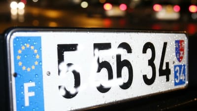 Plaque rétro-réfléchissante : comment ça marche