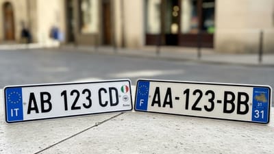 Plaque française vs plaque italienne : lecture et format