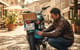 Préparer sa moto pour l'été : nettoyage et vérification de la plaque